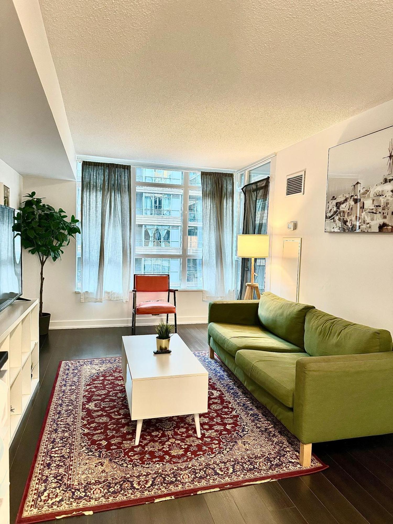 Lush Condo By Cntower - Free Parking โตรอนโต ภายนอก รูปภาพ