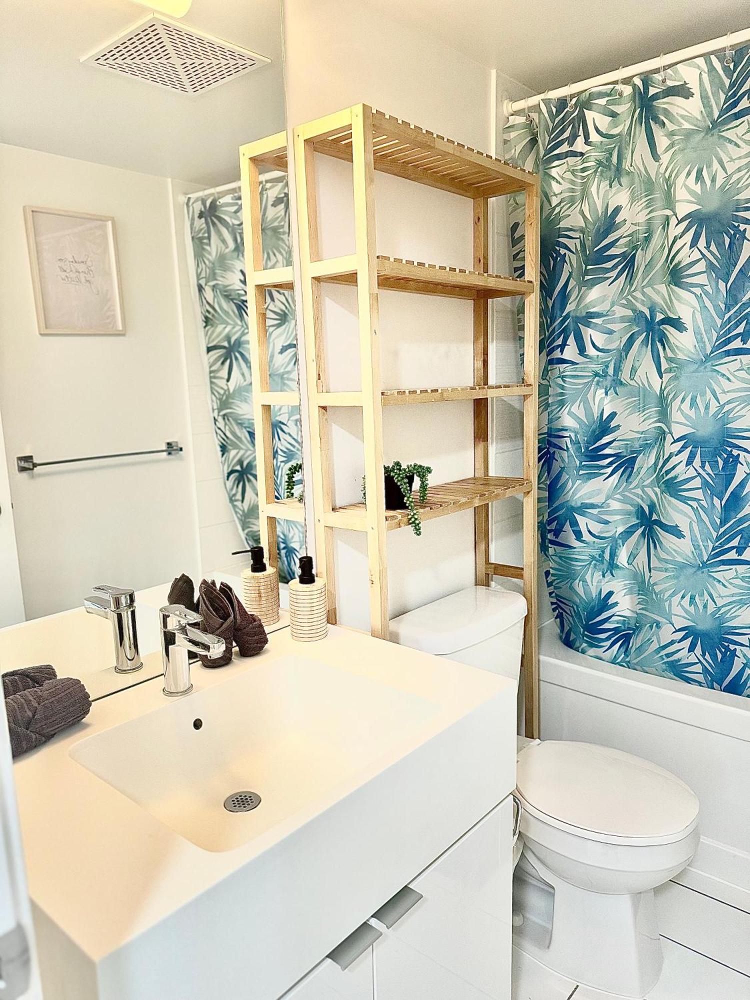 Lush Condo By Cntower - Free Parking โตรอนโต ภายนอก รูปภาพ