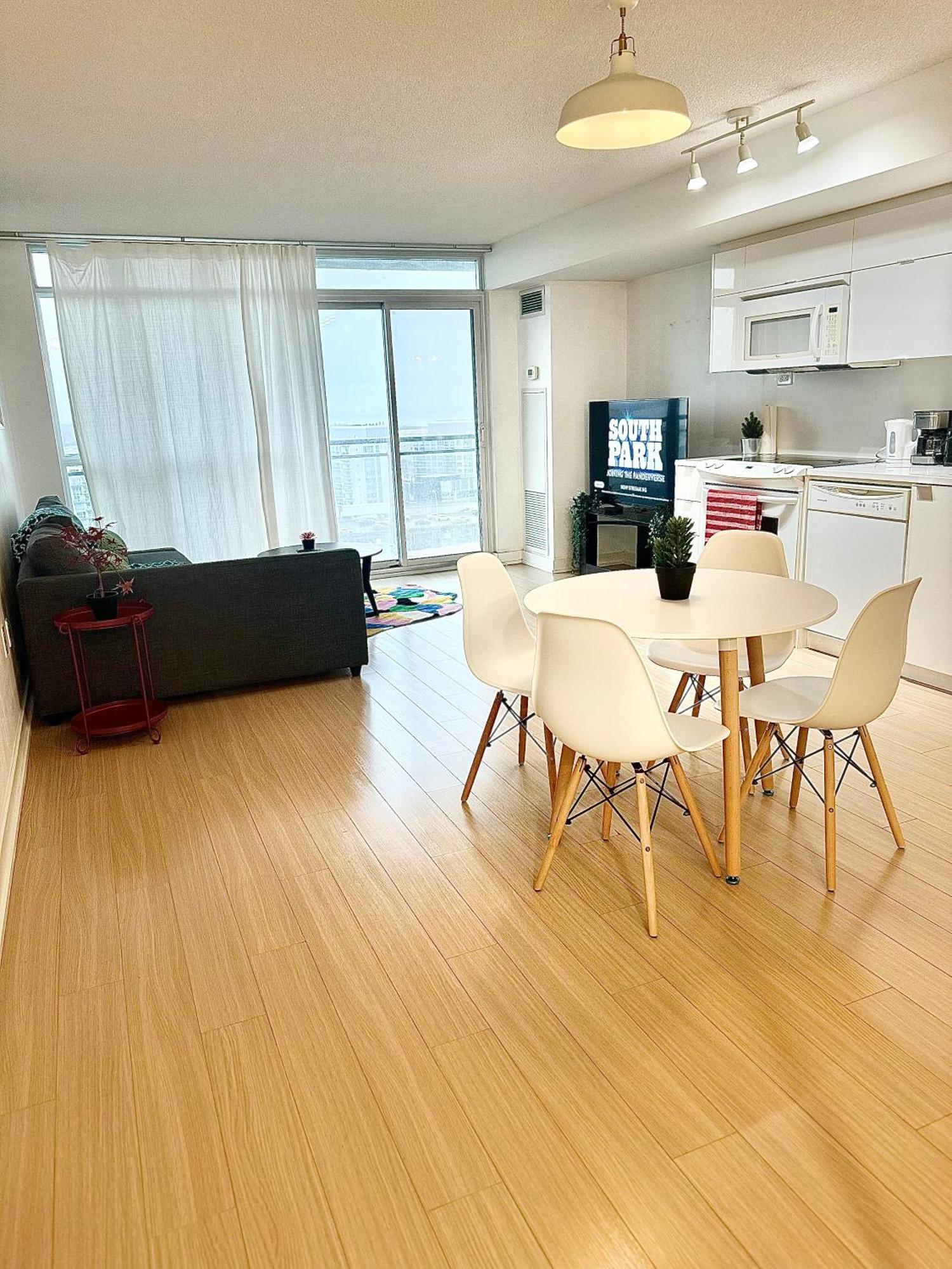 Lush Condo By Cntower - Free Parking โตรอนโต ภายนอก รูปภาพ
